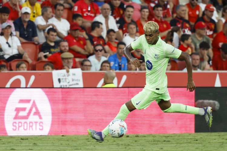 kaiyun.com-亚马尔以18岁34天超越法蒂，成为本世纪西甲打进15球最年轻的球员