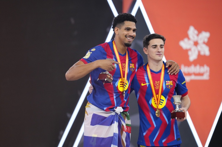 开云体育-马卡：加维10天后参加球队合练，巴萨期望球员二月中旬复出